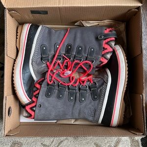 Like new!  Sorel Joan of Artic Knit 2, shale women’s boots.  Waterproof.